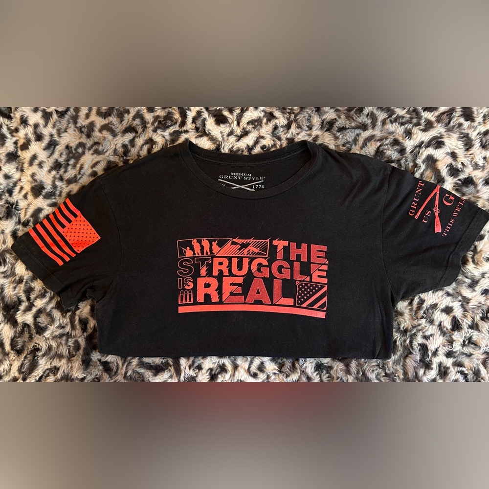 GRUNT STYLE  size medium“ the struggle is real” T-shirt